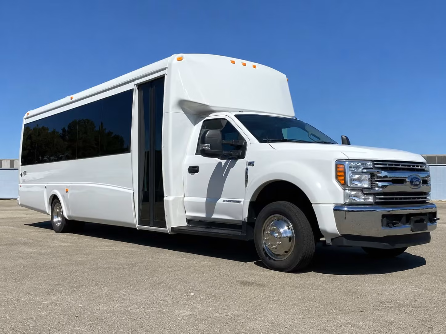 prom homecoming bus rentals in pasadena